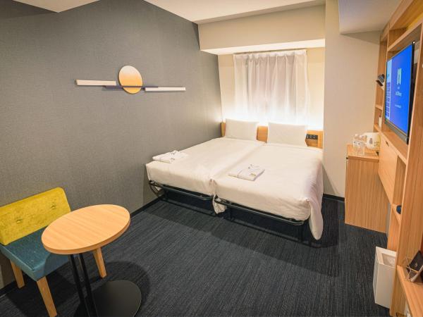 hotel MONday Tokyo Nishikasai : photo 4 de la chambre petite chambre lits jumeaux - non-fumeurs