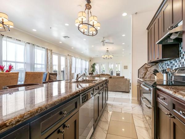 Modern, Spacious Condos with Luxury Amenities : photo 6 de la chambre penthouse