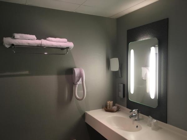 Hôtel Le Transatlantique - Lycée Hôtelier La Rochelle : photo 10 de la chambre chambre double