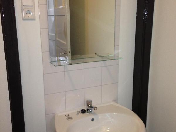 Budgethotel de Zwaan : photo 3 de la chambre chambre simple avec salle de bains commune