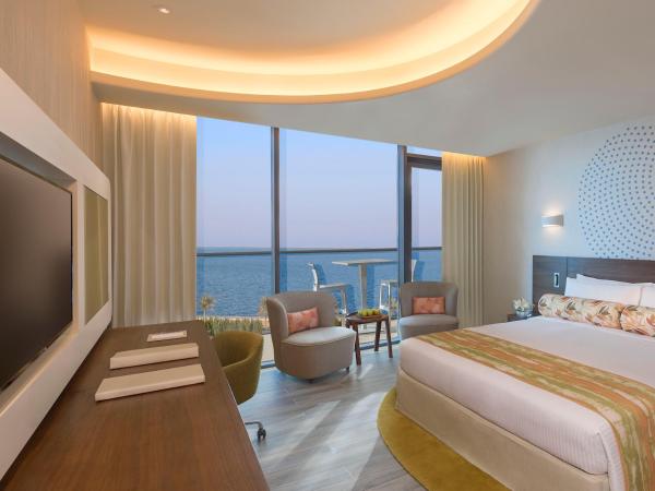 The Retreat Palm Dubai MGallery by Sofitel : photo 1 de la chambre chambre deluxe avec accès à la plage privée - vue sur mer et palm jumeirah