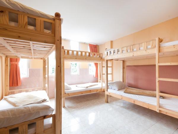 FnB Hotel Central Pattaya : photo 8 de la chambre lit superposé dans dortoir pour femmes 