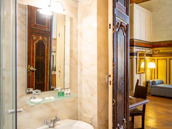 Hotel Bretagna Heritage - Alfieri Collezione : photo 3 de la chambre chambre lit king-size premium
