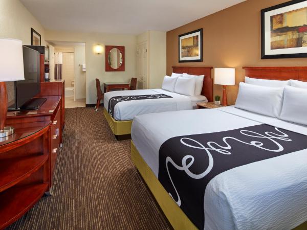 Mission View Inn & Suites San Diego Sea World - Zoo : photo 1 de la chambre chambre deluxe avec 2 lits queen-size