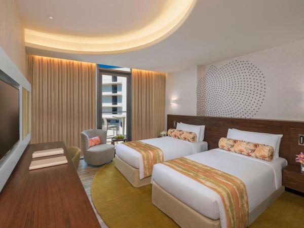 The Retreat Palm Dubai MGallery by Sofitel : photo 2 de la chambre chambre deluxe avec balcon, lit king-size ou 2 lits simples et accès à la plage privée