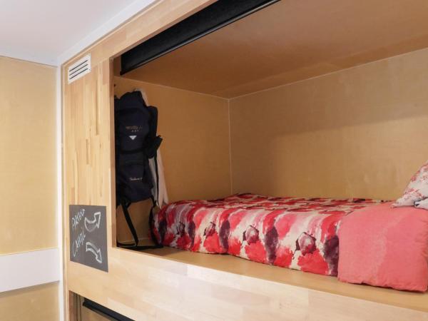 Finlay Jack's Backpackers : photo 4 de la chambre capsule simple dans dortoir mixte de 6 lits