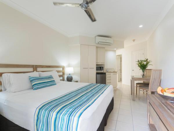Meridian at Port Douglas - Adults Only : photo 3 de la chambre studio - vue sur piscine 