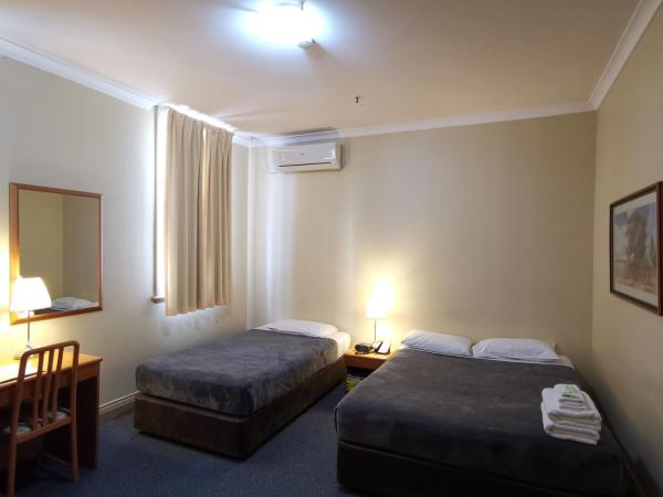 Criterion Hotel Perth : photo 1 de la chambre chambre triple standard