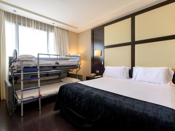 Hotel Maydrit Airport : photo 1 de la chambre chambre familiale (2 adultes et 2 enfants)