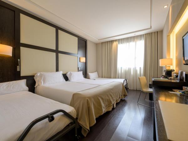 Hotel Maydrit Airport : photo 3 de la chambre chambre quadruple