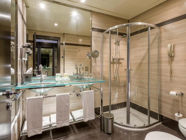 Hotel Maydrit Airport : photo 6 de la chambre chambre double ou lits jumeaux