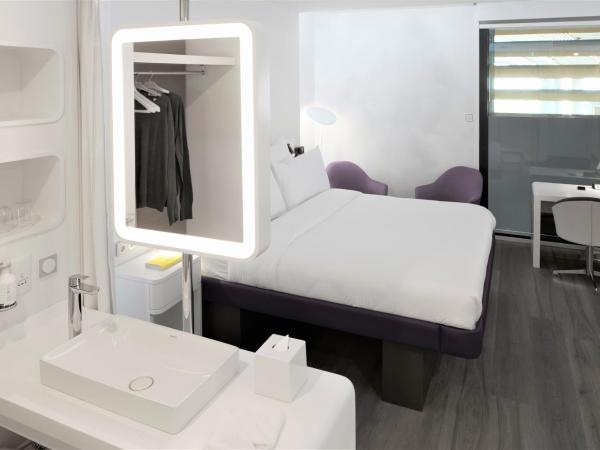 YOTEL Istanbul Airport, City Entrance : photo 4 de la chambre chambre premium plus lit king-size