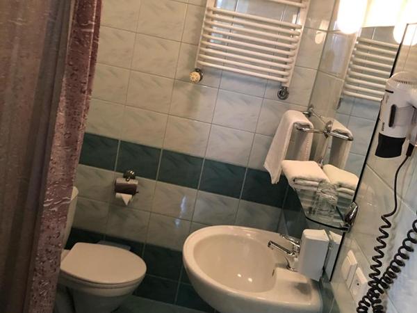 Hotel Restauracja Podzamcze : photo 4 de la chambre chambre familiale