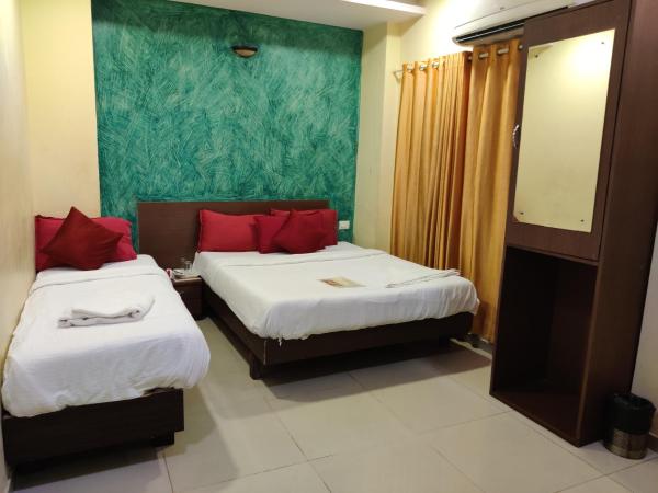 Hotel Golden Sagar : photo 8 de la chambre chambre triple deluxe