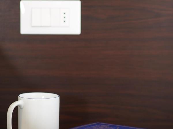 Alisei Palace Hotel : photo 2 de la chambre chambre double ou lits jumeaux classique - vue partielle sur mer