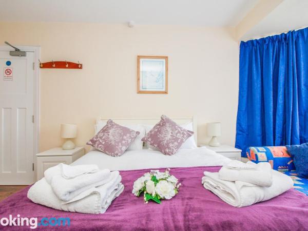 Harris Guest Accommodation : photo 2 de la chambre chambre lits jumeaux avec salle de bains