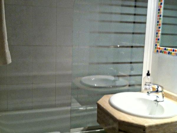 Hostal Del Carmen : photo 4 de la chambre chambre triple