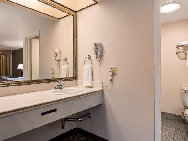 Best Western Airport Plaza Inn Hotel - Los Angeles LAX : photo 7 de la chambre chambre lit king-size avec bain à remous