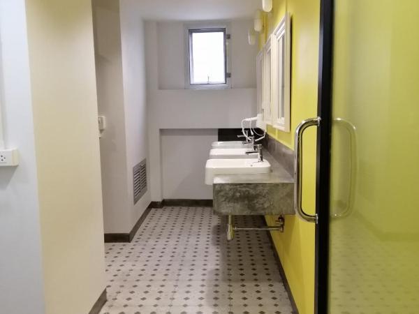 The Marble Hostel : photo 2 de la chambre chambre lits jumeaux avec salle de bains commune