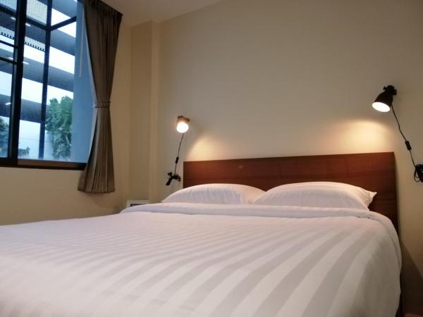 The Marble Hostel : photo 4 de la chambre chambre lit queen-size standard - vue sur ville