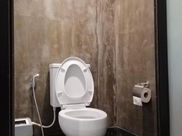 The Marble Hostel : photo 10 de la chambre chambre lit queen-size standard - vue sur ville