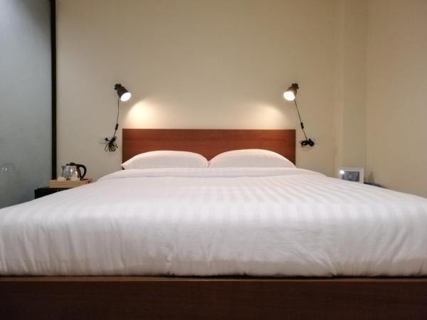 The Marble Hostel : photo 3 de la chambre standard queen room ( no window)