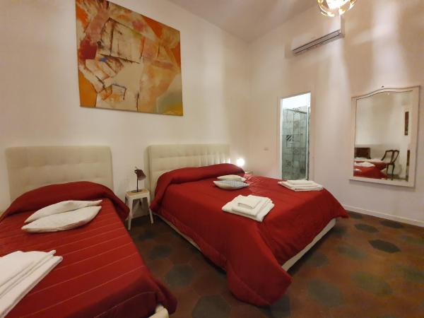 The Spanish Palace Rooms, Suites Apartments & Terraces : photo 8 de la chambre appartement supérieur avec 3 salles de bains