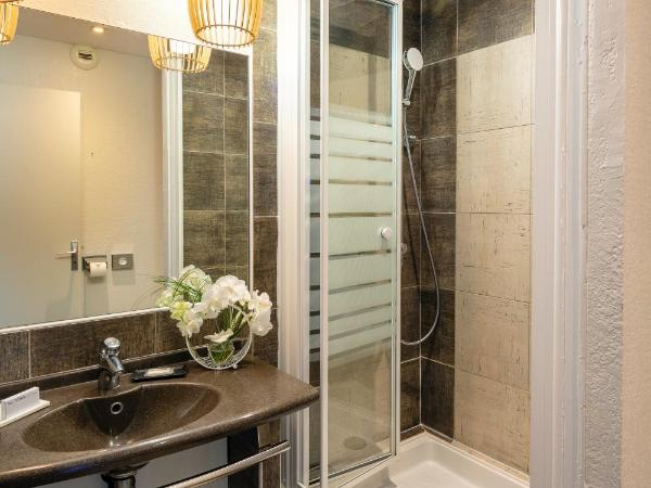 Thalazur Port-Camargue - Hotel & Spa : photo 1 de la chambre chambre familiale avec alcôve - vue sur piscine