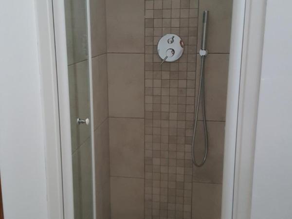 Casa aOrta Downtown : photo 5 de la chambre chambre double avec salle de bains privative extérieure