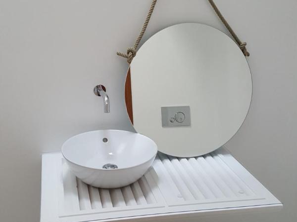 Casa aOrta Downtown : photo 4 de la chambre chambre double avec salle de bains privative extérieure