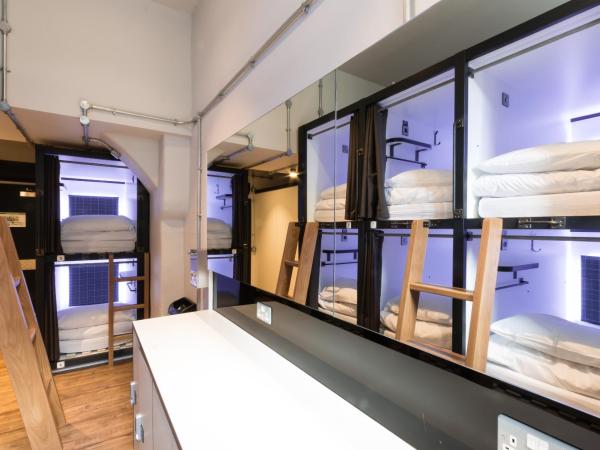 CoDE Pod - The CoURT - Edinburgh : photo 1 de la chambre capsule dans dortoir pour femmes de 8 lits 