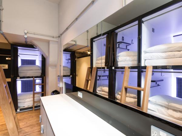 CoDE Pod - The CoURT - Edinburgh : photo 1 de la chambre capsule dans dortoir pour femmes de 8 lits