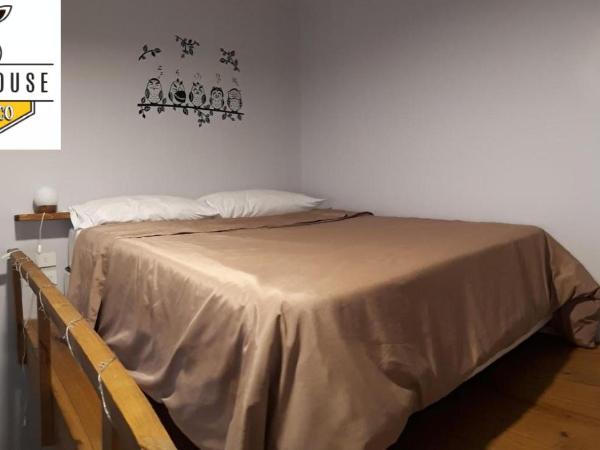 Sabatico Travelers Hostel & Guesthouse : photo 3 de la chambre chambre lit queen-size avec salle de bains commune 