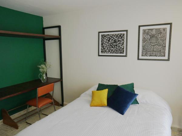 The Dear : photo 4 de la chambre chambre lit queen-size avec salle de bains commune