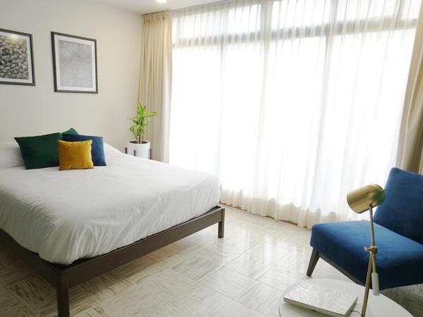 The Dear : photo 2 de la chambre chambre lit queen-size avec salle de bains commune