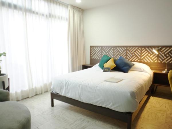 The Dear : photo 1 de la chambre chambre lit queen-size avec salle de bains commune