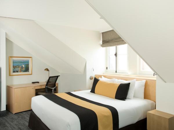 Hotel du Vieux Quebec : photo 3 de la chambre chambre lit king-size supérieure