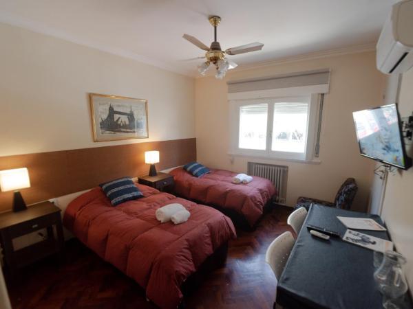 Juana Banana Bed and Breakfast : photo 1 de la chambre chambre double ou lits jumeaux avec salle de bains privative externe