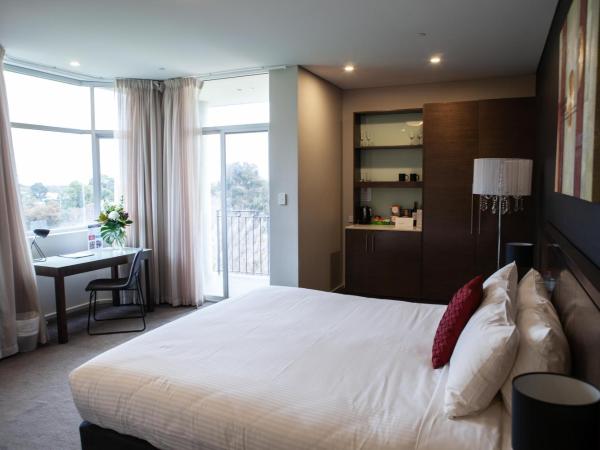 Sfera's Park Suites & Convention Centre : photo 1 de la chambre chambre lit king-size deluxe