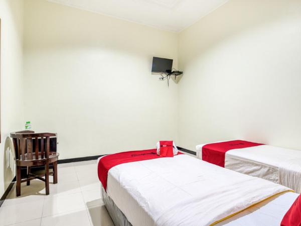 RedDoorz Syariah @ Ketintang Surabaya : photo 3 de la chambre chambre lits jumeaux