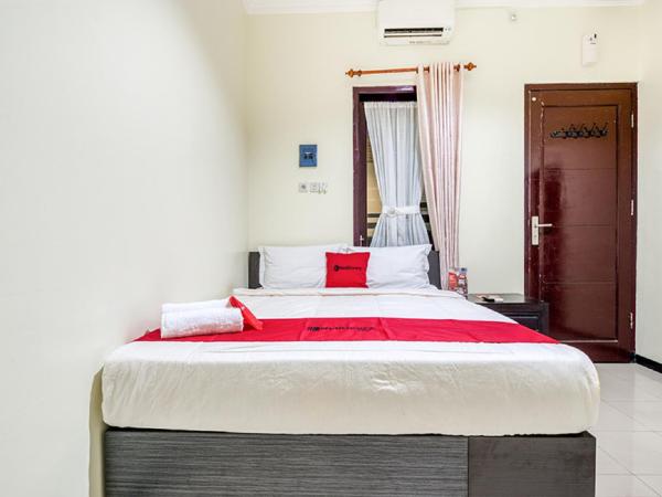 RedDoorz Syariah @ Ketintang Surabaya : photo 5 de la chambre chambre double