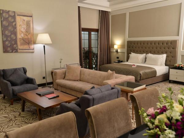 Ramada by Wyndham Istanbul Merter : photo 8 de la chambre suite de luxe lit king-size - non-fumeurs