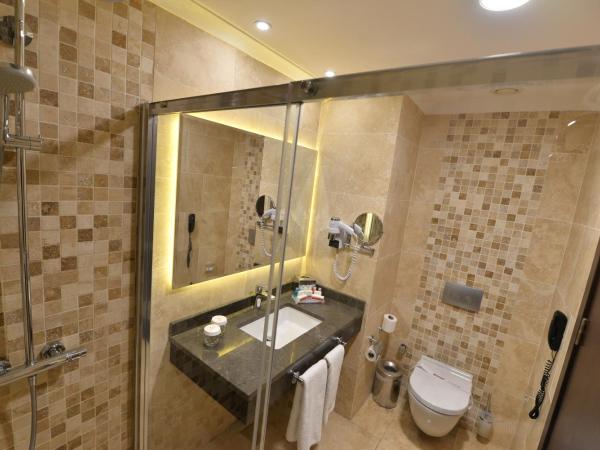 Ramada by Wyndham Istanbul Merter : photo 7 de la chambre chambre lits jumeaux standard avec 3 lits jumeaux - non-fumeurs