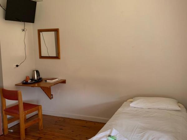 Burwood Bed and Breakfast : photo 1 de la chambre chambre lits jumeaux avec salle de bains commune