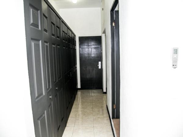 Booking Dioh : photo 10 de la chambre suite lit king-size avec balcon