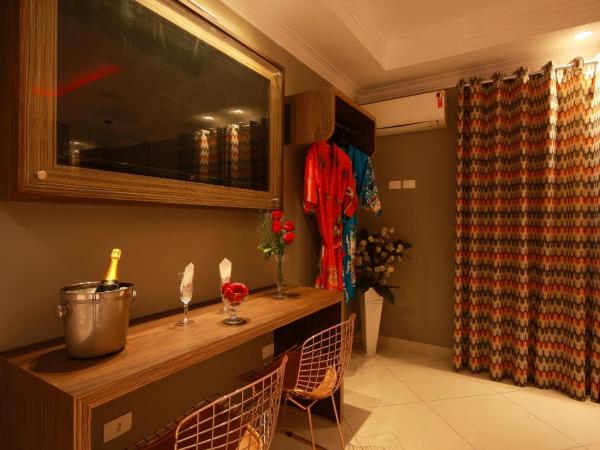 Glória Plaza Hotel (Adults Only) : photo 7 de la chambre chambre lit king-size avec baignoire spa