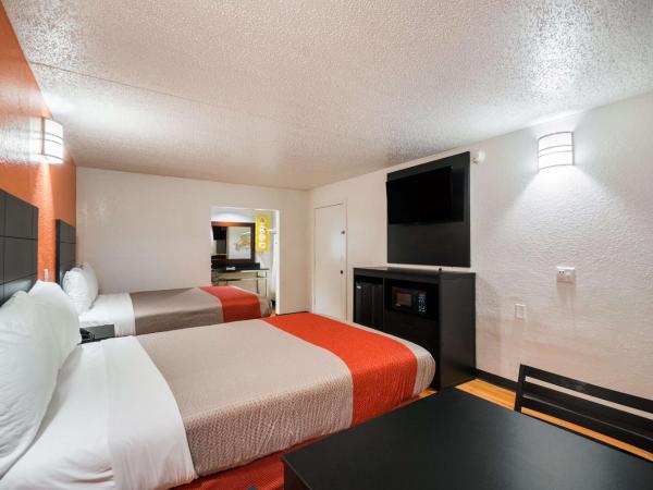 Motel 6-Houston, TX - Brookhollow : photo 2 de la chambre chambre quadruple - non-fumeurs