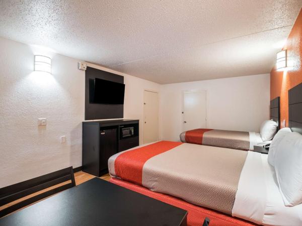 Motel 6-Houston, TX - Brookhollow : photo 2 de la chambre chambre quadruple - accessible aux personnes à mobilité réduite - non-fumeurs