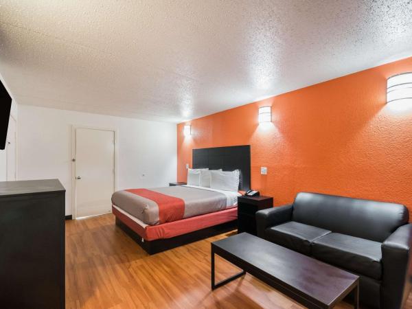 Motel 6-Houston, TX - Brookhollow : photo 6 de la chambre chambre lit king-size - accessible aux personnes à mobilité réduite - non-fumeurs