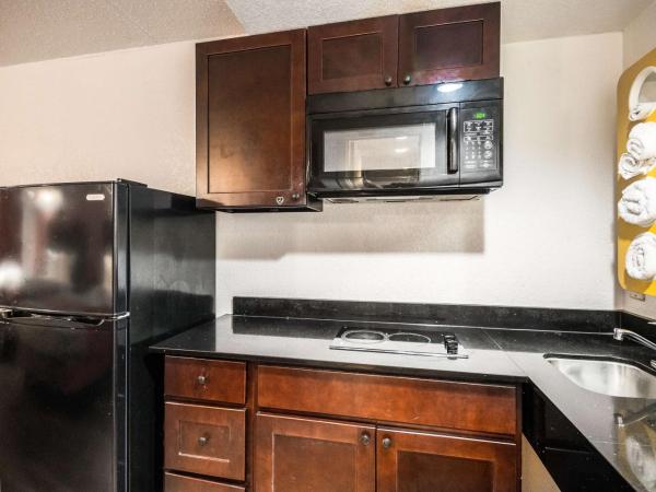 Motel 6-Houston, TX - Brookhollow : photo 8 de la chambre chambre quadruple de luxe - non-fumeurs